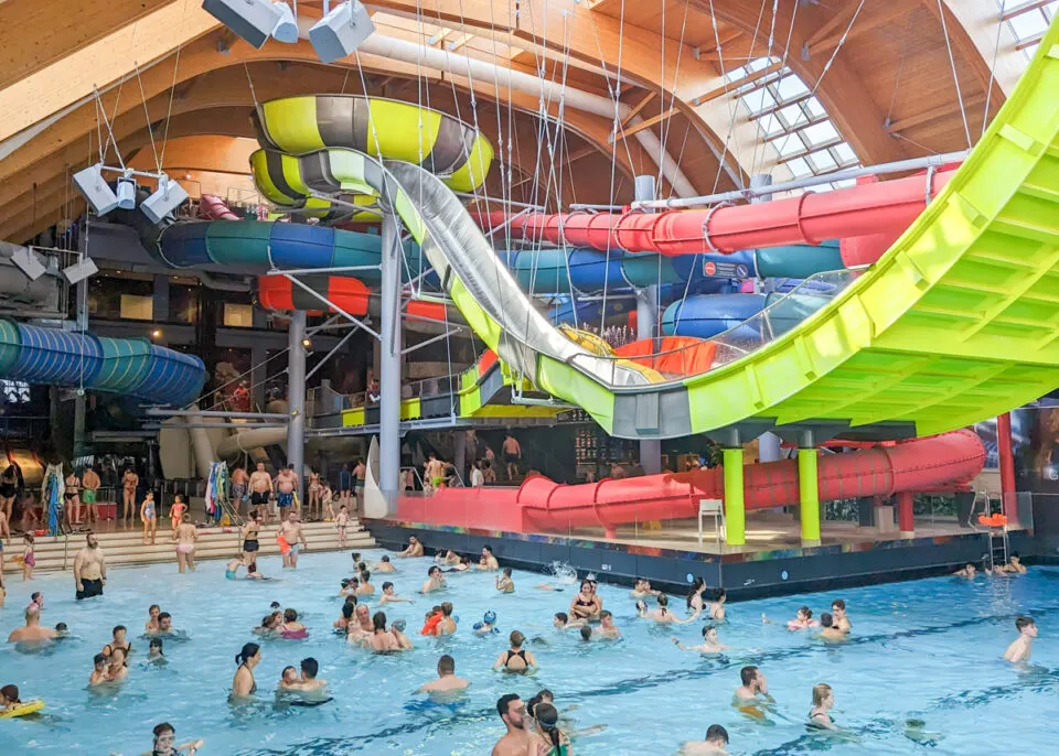 Therme Bucharest, Galaxy section. Image source: travelynnfamily.com.